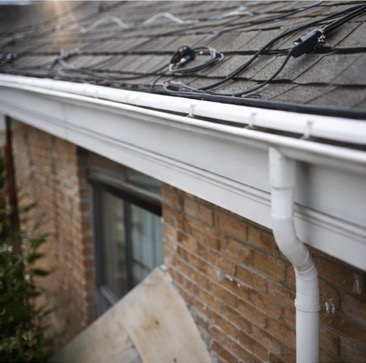 Фото робіт: Монтаж водостічних систем, відливів та систем сніготанення
